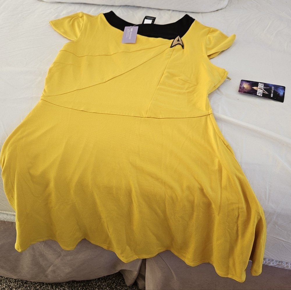 Her Universe Yellpw Star Trek Dress